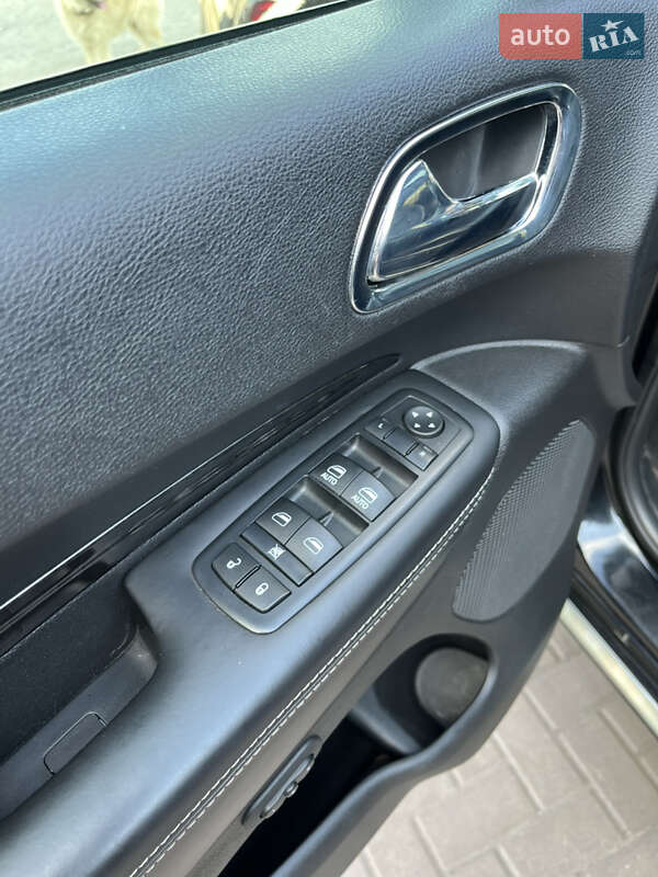 Позашляховик / Кросовер Dodge Durango 2016 в Рівному