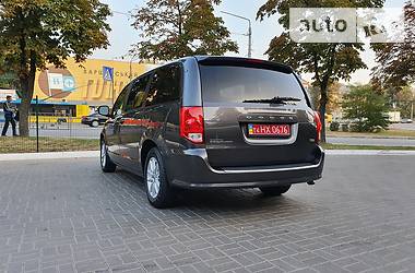 Минивэн Dodge Grand Caravan 2016 в Киеве