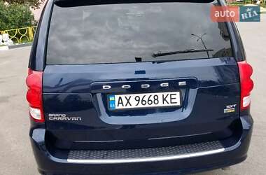 Минивэн Dodge Grand Caravan 2017 в 