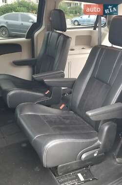 Минивэн Dodge Grand Caravan 2017 в 