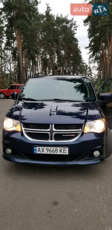Минивэн Dodge Grand Caravan 2017 в 