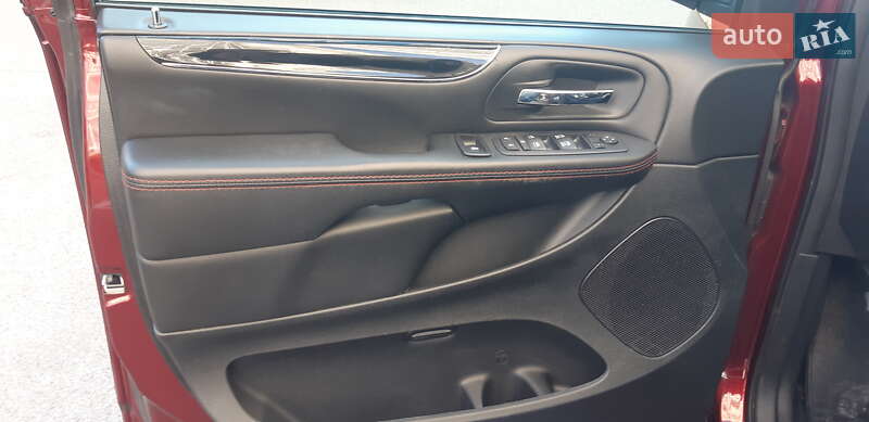 Мінівен Dodge Grand Caravan 2017 в Києві