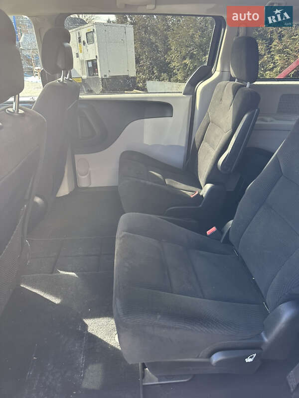 Мінівен Dodge Grand Caravan 2014 в Чернівцях