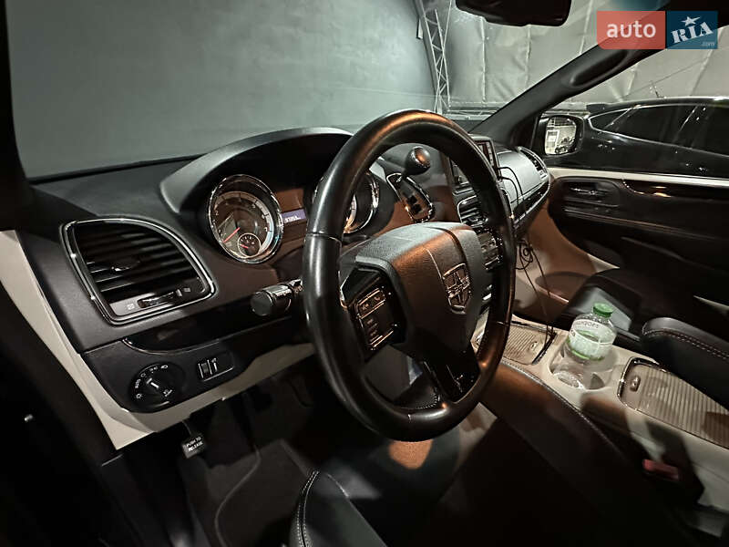 Мінівен Dodge Grand Caravan 2016 в Львові фото 11 Мінівен Dodge Grand Caravan 2016 в Львові