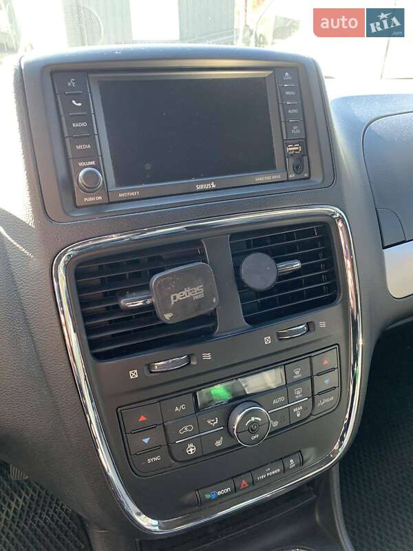 Минивэн Dodge Grand Caravan 2016 в Вишневом фото 8 Минивэн Dodge Grand Caravan 2016 в Вишневом