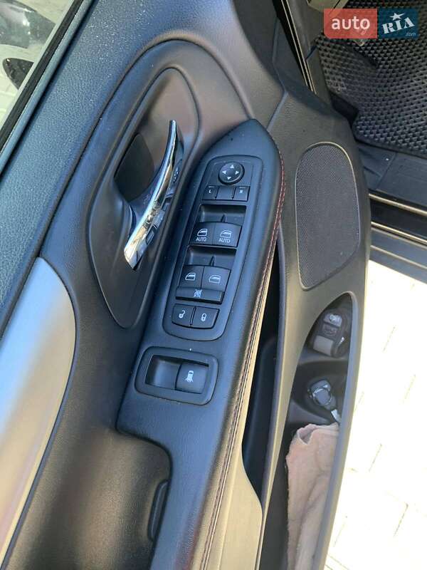 Минивэн Dodge Grand Caravan 2016 в Вишневом фото 12 Минивэн Dodge Grand Caravan 2016 в Вишневом