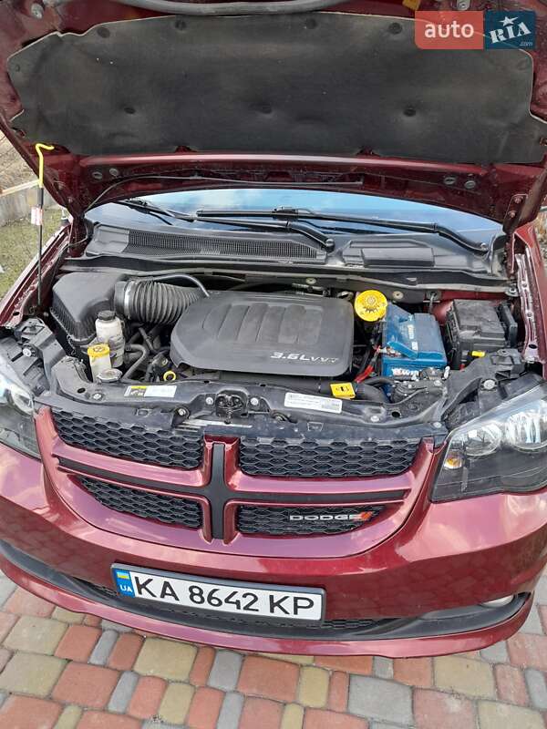 Мінівен Dodge Grand Caravan 2016 в Києві