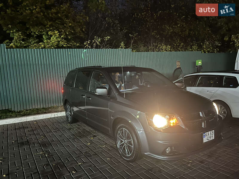 Минивэн Dodge Grand Caravan 2016 в Киеве фото 2 Минивэн Dodge Grand Caravan 2016 в Киеве