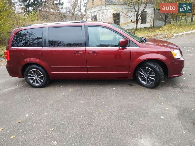Мінівен Dodge Grand Caravan 2017 в Боярці