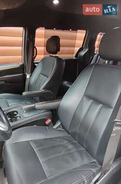 Минивэн Dodge Grand Caravan 2017 в 
