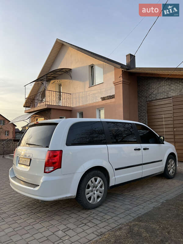 Минивэн Dodge Grand Caravan 2014 в 