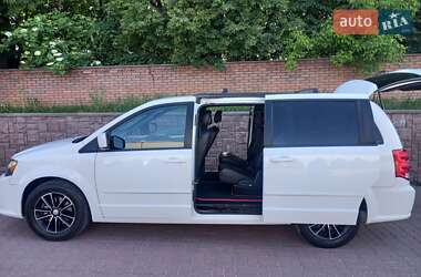 Мінівен Dodge Grand Caravan 2017 в 