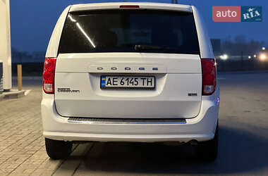 Минивэн Dodge Grand Caravan 2017 в 