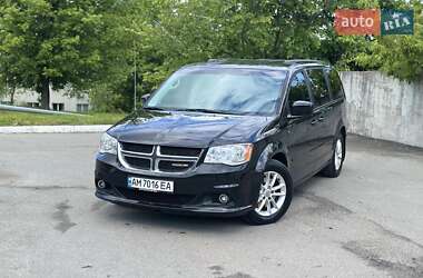 Минивэн Dodge Grand Caravan 2016 в Киеве