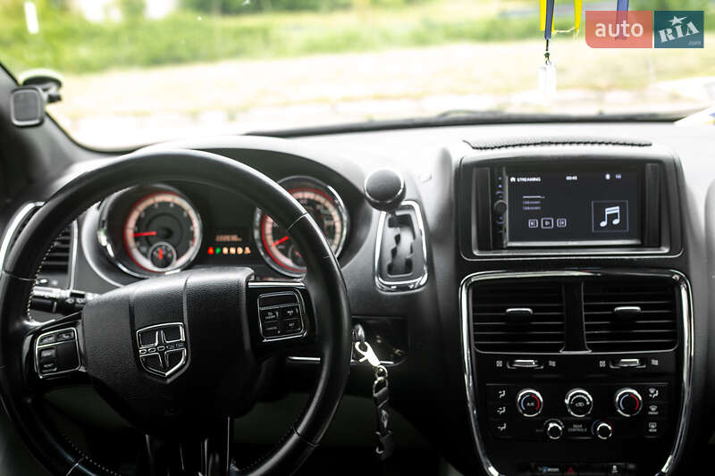 Мінівен Dodge Grand Caravan 2017 в Умані