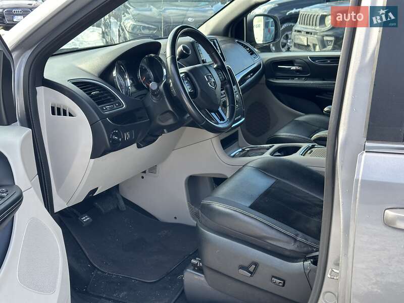 Мінівен Dodge Grand Caravan 2017 в Києві