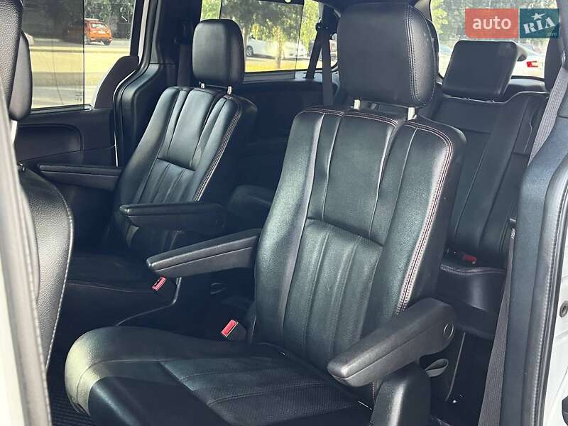 Минивэн Dodge Grand Caravan 2017 в Днепре