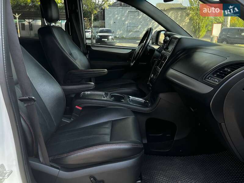 Минивэн Dodge Grand Caravan 2017 в Днепре