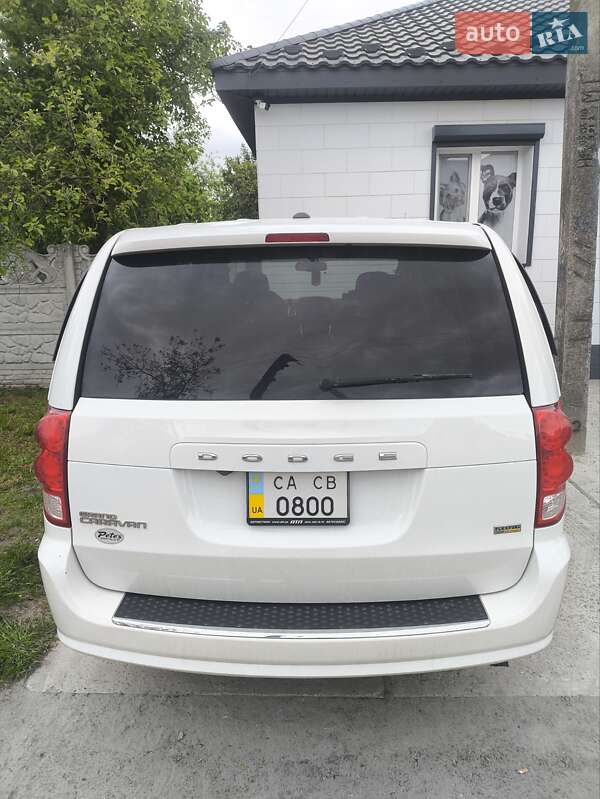 Минивэн Dodge Grand Caravan 2017 в Киеве