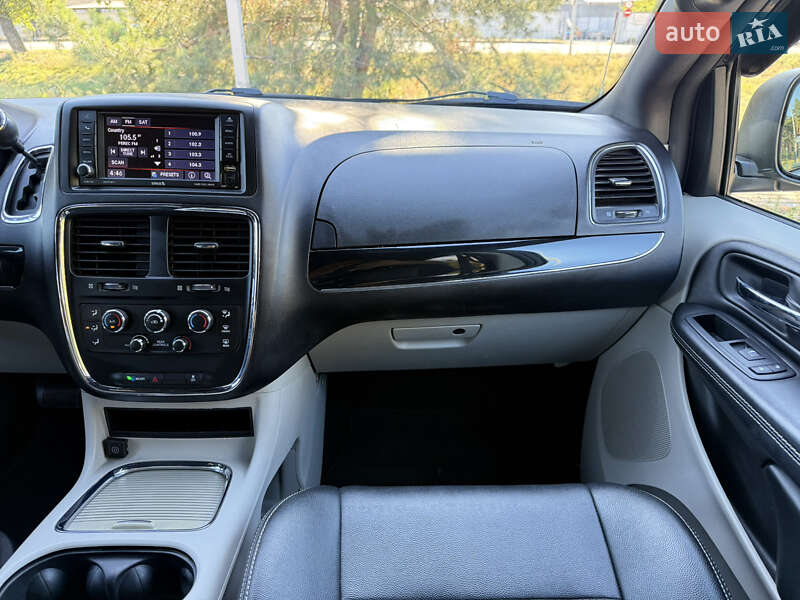 Минивэн Dodge Grand Caravan 2019 в Киеве фото 19 Минивэн Dodge Grand Caravan 2019 в Киеве