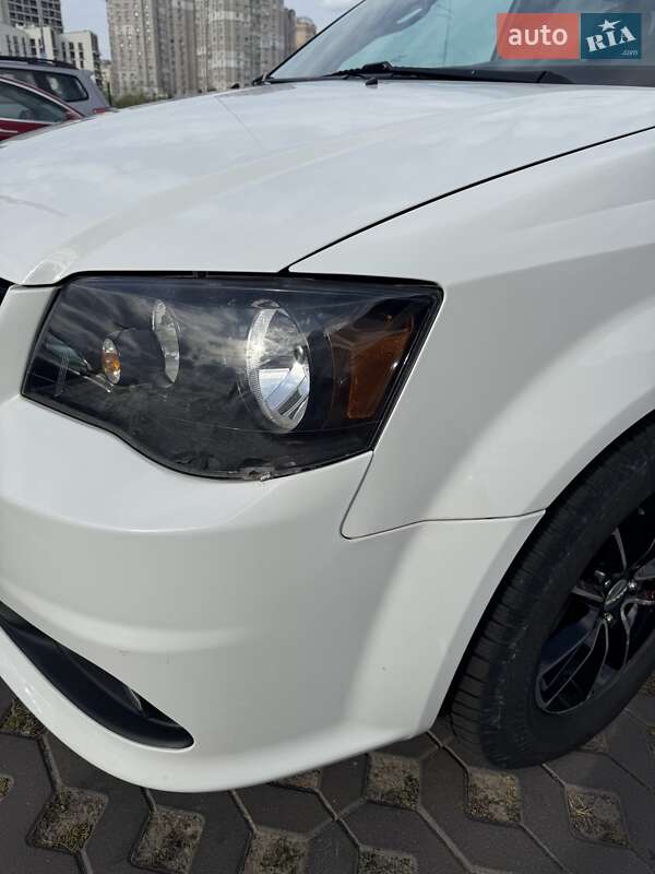 Мінівен Dodge Grand Caravan 2017 в Києві
