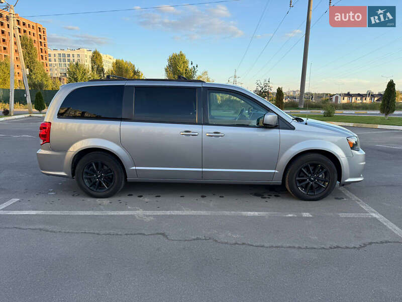 Минивэн Dodge Grand Caravan 2019 в Буче
