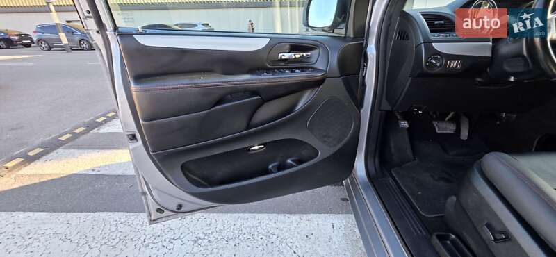 Мінівен Dodge Grand Caravan 2017 в Києві