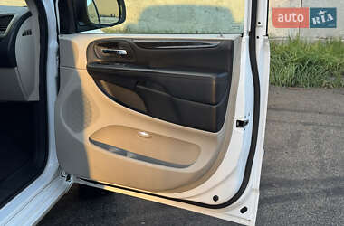 Мінівен Dodge Grand Caravan 2017 в 