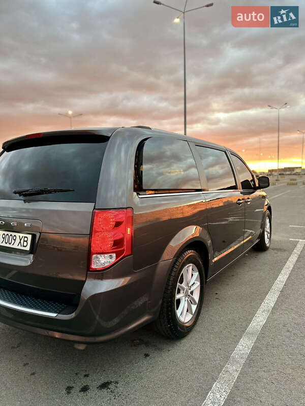 Мінівен Dodge Grand Caravan 2020 в Львові фото Мінівен Dodge Grand Caravan 2020 в Львові