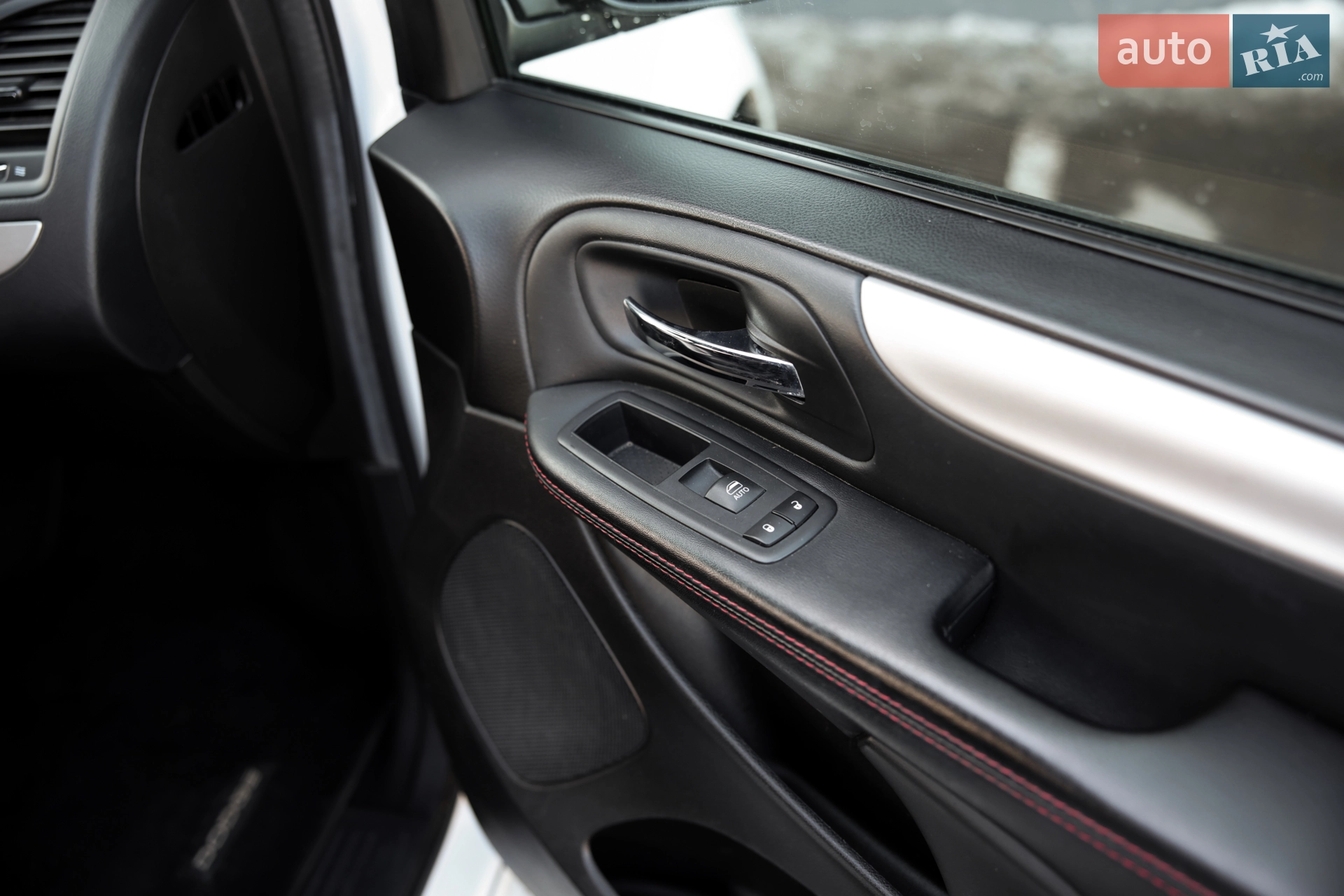 2017 Dodge Caravan - мініатюра 34