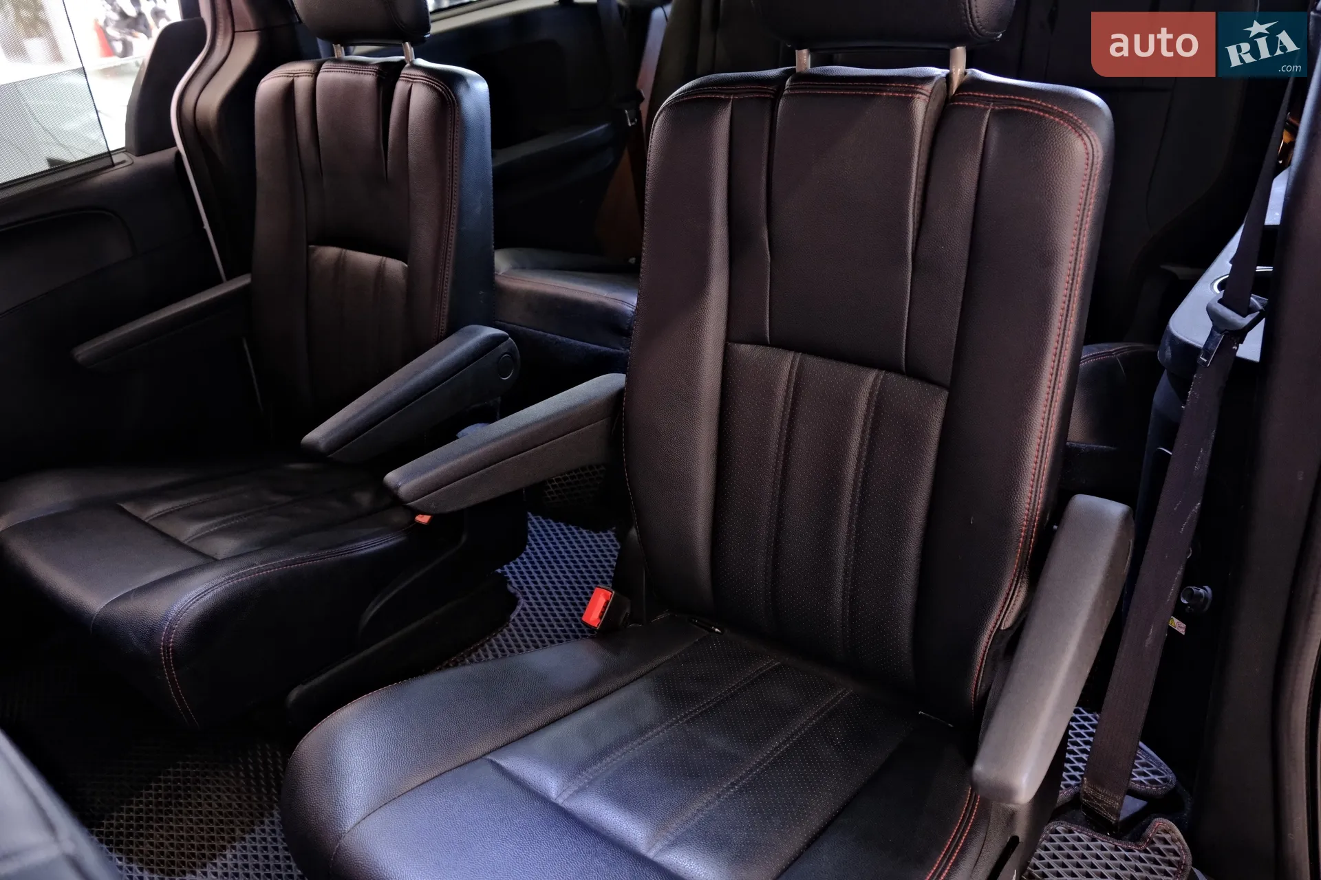 2018 Dodge Caravan - мініатюра 33