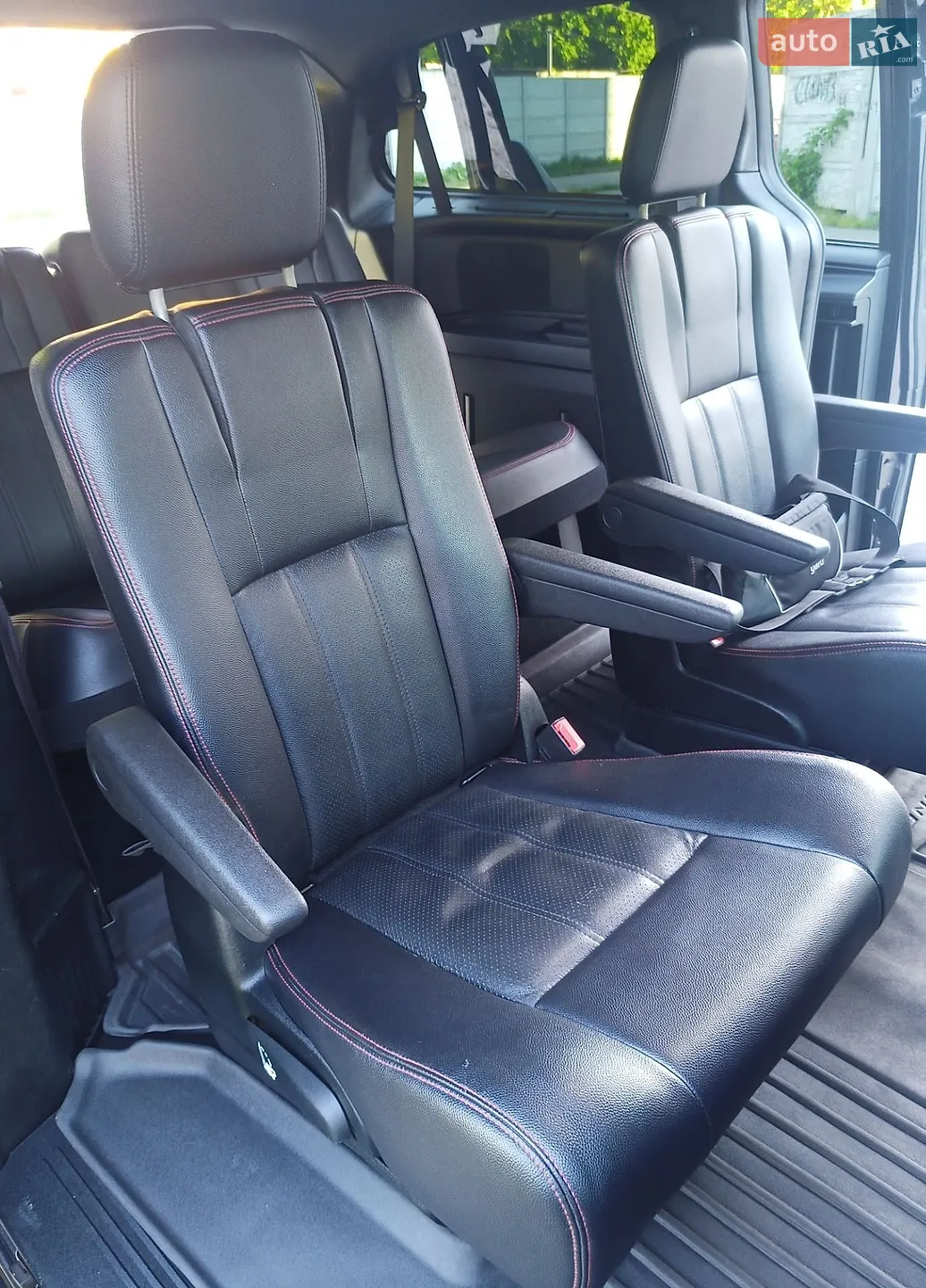 2017 Dodge Caravan - мініатюра 11