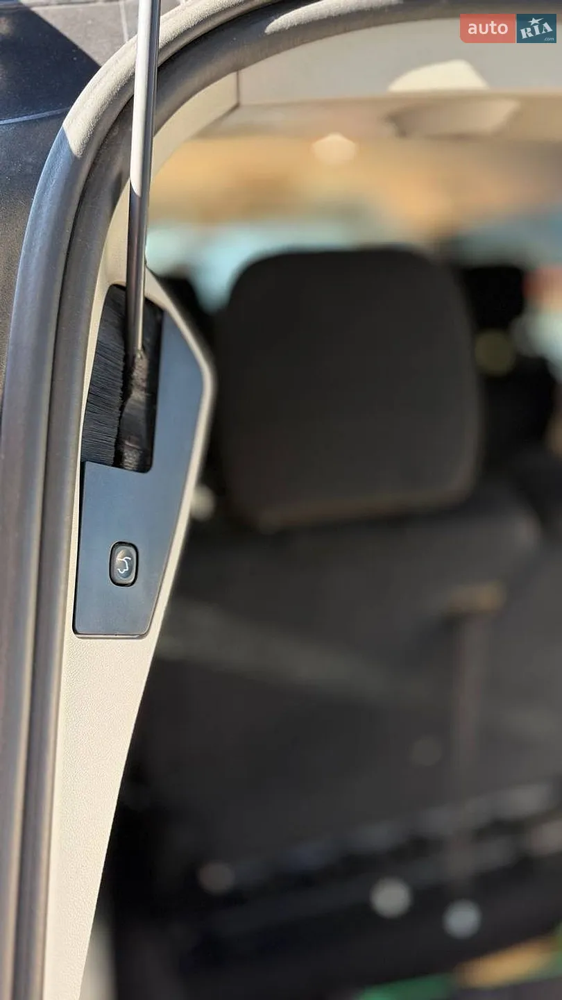 2016 Dodge Caravan - мініатюра 11
