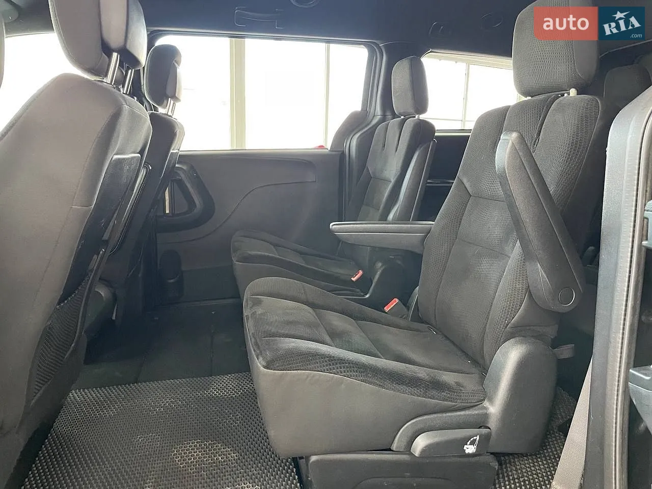 2018 Dodge Caravan - мініатюра 39