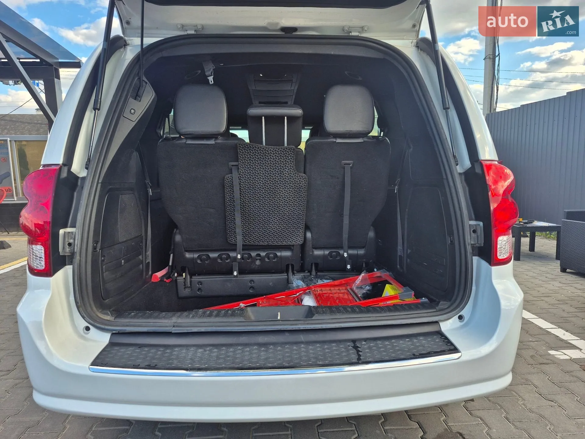 2019 Dodge Caravan - мініатюра 32