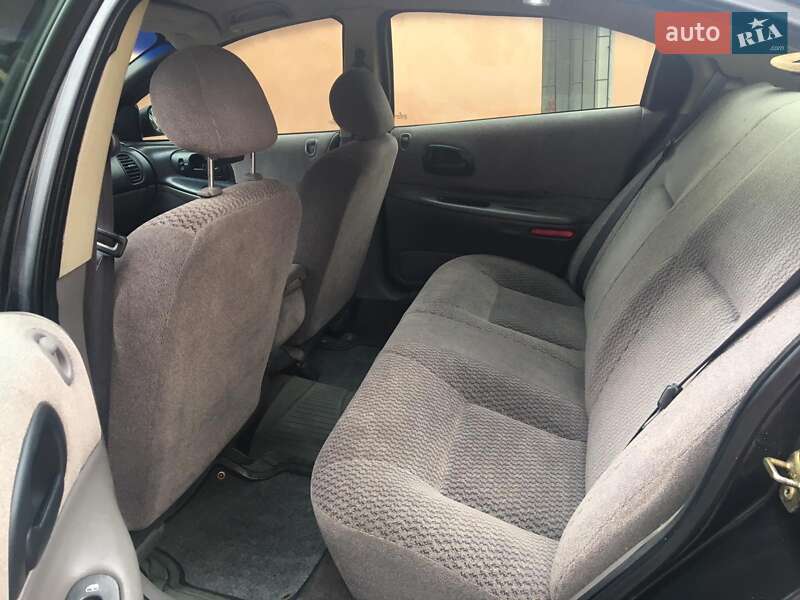 Седан Dodge Intrepid 1998 в Мукачево