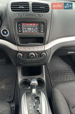 Позашляховик / Кросовер Dodge Journey 2011 в 