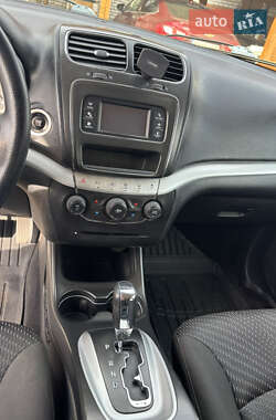 Внедорожник / Кроссовер Dodge Journey 2015 в 