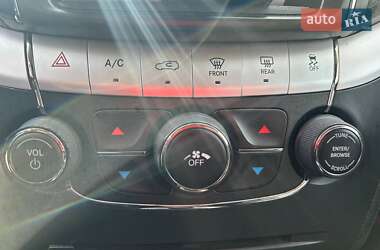 Позашляховик / Кросовер Dodge Journey 2015 в 