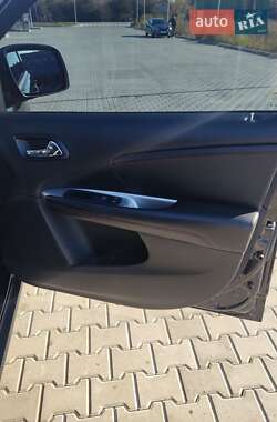Внедорожник / Кроссовер Dodge Journey 2015 в 