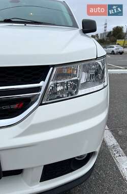 Позашляховик / Кросовер Dodge Journey 2020 в 