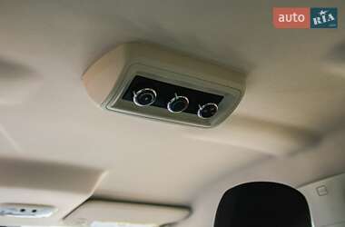 Позашляховик / Кросовер Dodge Journey 2013 в 