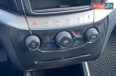 Позашляховик / Кросовер Dodge Journey 2018 в 