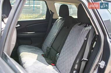 Позашляховик / Кросовер Dodge Journey 2013 в 