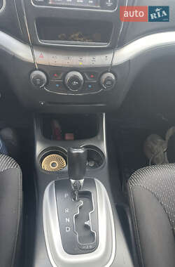 Позашляховик / Кросовер Dodge Journey 2014 в 