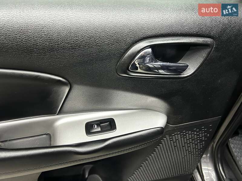 Позашляховик / Кросовер Dodge Journey 2014 в Чернівцях