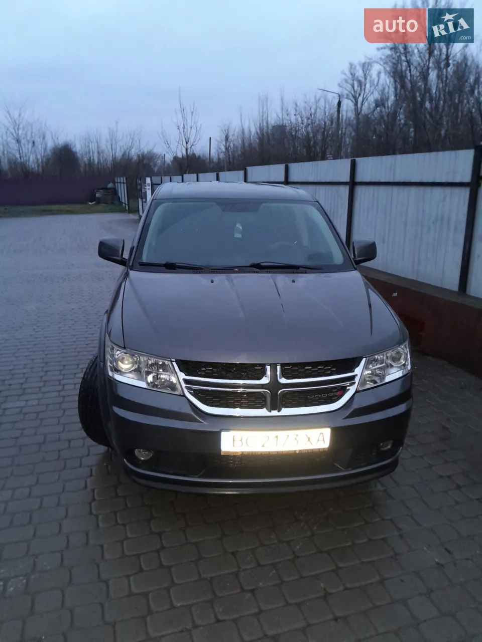 продам доджа 2.4 бензин запуск кнопкою мотор коробка  ходова все добре рідини всі замінені 1000км. назад дзвоніть все розкажем і покажем.