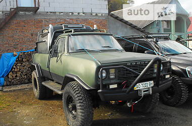 Седан Dodge M 880 1976 в Ужгороде