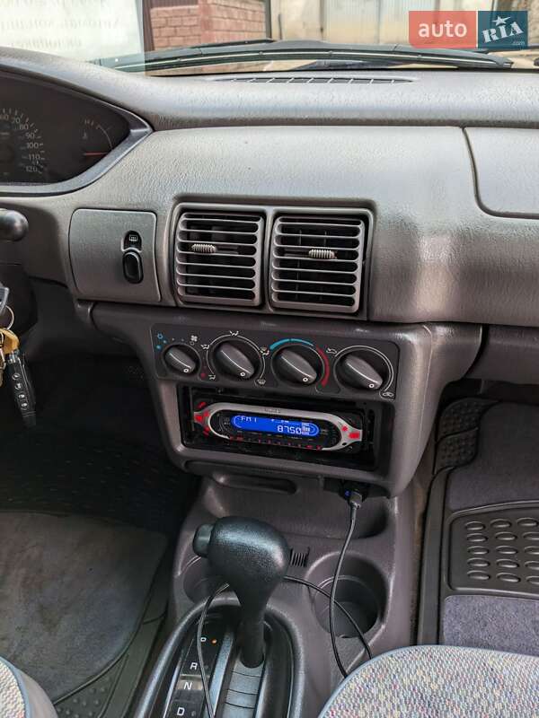 Седан Dodge Neon 1995 в Бучачі