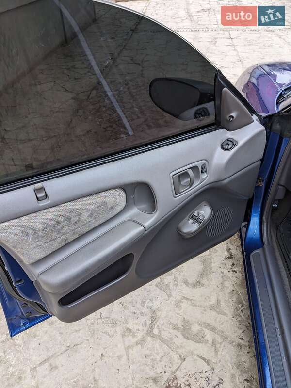 Седан Dodge Neon 1995 в Бучачі